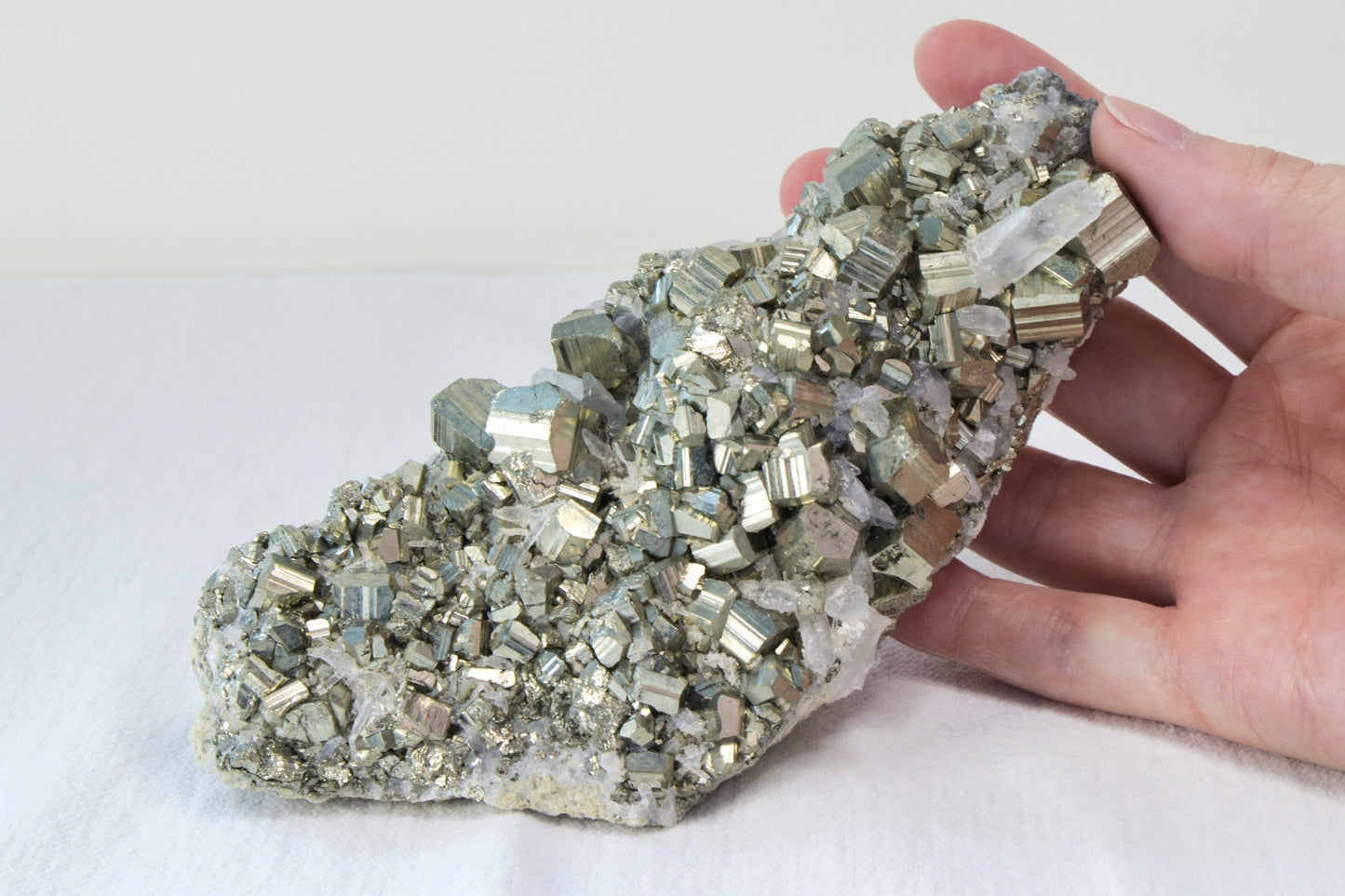 Bergkristal met Pyriet clusters